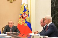 Путин: надо придать дополнительный стимул развитию отечественной экономики
