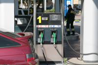 Цена бензина к концу года сильно не изменится, считает эксперт