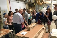 Участники акции «День без турникетов» узнали, как делают мебель на фабрике «ФЕЛИКС»