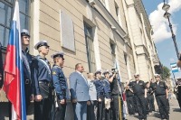 Ко Дню ВМФ в Петербурге воссоздали памятную доску художнику Верещагину