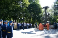 Церемония возложения цветов завершилась молебном за упокой погибших воинов.