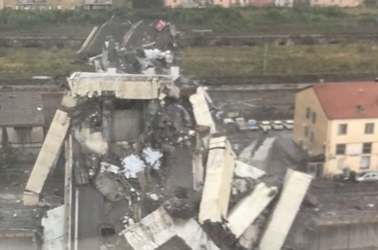 СМИ сообщили о 10 погибших при обрушении моста в Италии
