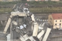 СМИ сообщили о 10 погибших при обрушении моста в Италии