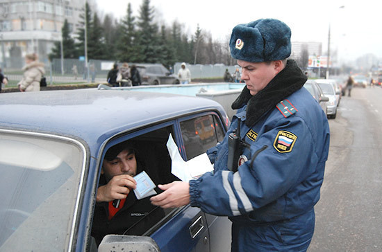 МВД предлагает встроить в водительские права микрочипы