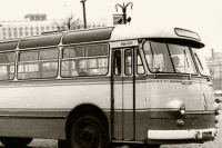 В Подмосковье с Урала привезли на реставрацию раритетный советский автобус