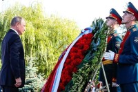 Путин в Курске возложил венок к Могиле Неизвестного Солдата