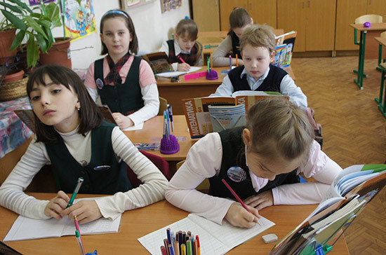 Милонов предлагает отменить занятия по субботам в школах