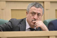 Фадзаев почтил память погибших в бесланской трагедии