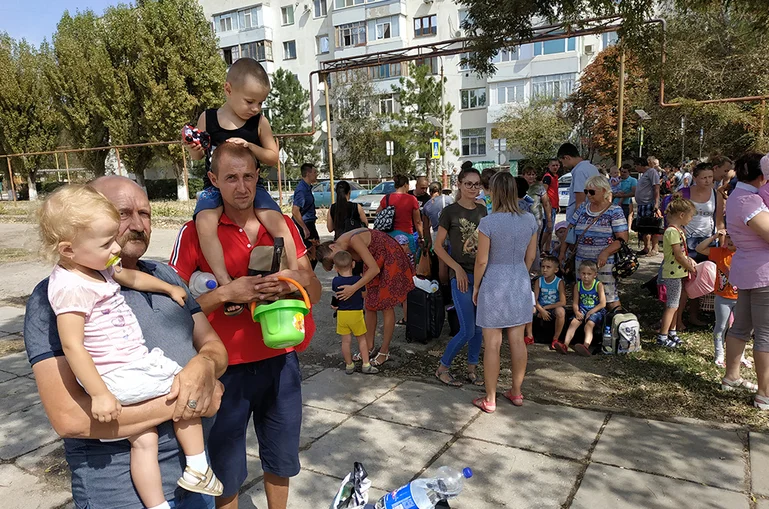 В Армянске внешне практически ничего не свидетельствует о чрезвычайной ситуации — собственно, соответствующий режим официально и не вводился