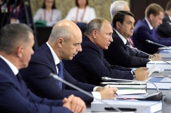 Путин раскритиковал министров за несогласованность работы по развитию транспорта в ДФО