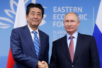 Японские СМИ рассказали о приватном разговоре Путина и Абэ