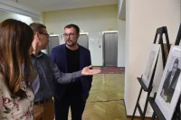 На выставке можно увидеть и фото Сергея Собянина в 1998 году, когда нынешний столичный градоначальник возглавлял Комитет Совета Федерации по конституционному законодательству и судебно-правовым вопросам.