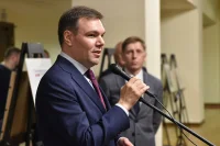 «Двадцать лет не время подводить итоги, но время зафиксировать результаты», — рассказал на открытии выставки глава думского Комитета по информационной политике, информационным технологиям и связи Леонид Левин.