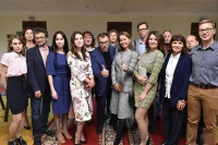 Коллектив «Парламентской газеты» на выставке в Госдуме.