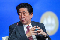 Абэ переизбрали лидером правящей партии Японии