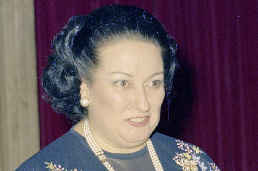 СМИ сообщили о госпитализации Монсеррат Кабалье