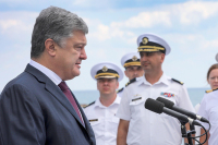 Порошенко поздравил моряков двух украинских кораблей с выходом в Азовское море