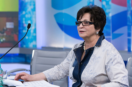 Лахова рассказала о разнице в зарплатах мужчин и женщин в российской науке