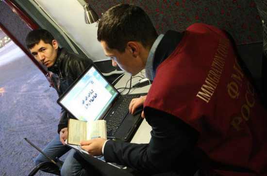 Кабмин упростит правила миграционного учёта иностранных граждан