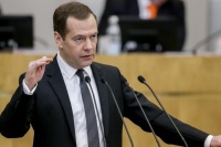 Медведев обязал нефтяников поставлять на НПЗ не менее 17,5% добытой нефти 