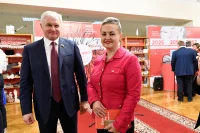 Первый заместитель председателя Комитета Госдумы по аграрным вопросам Владимир Плотников и депутат, Герой России, космонавт Елена Серова.Фото: ПГ/Юрий Инякин