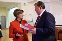 Глава города Урюпинска Элла Чермашенцева и председатель Комитета Госдумы по аграрным вопросам Владимир Кашин.Фото: ПГ/Юрий Инякин