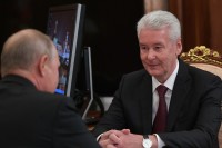 Собянин пообещал повысить зарплаты в Москве