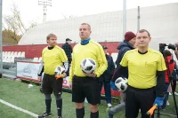 Судейскому составу не пришлось скучать вечером 21 октября: гала-матч получится ярким, полным красивых и опасных моментов, а парламентарии довольно резво перемещались по полю, переходя из обороны своих ворот в активное наступление.