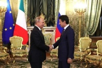 Путин поблагодарил итальянцев за помощь российским болельщикам в Риме  