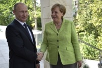 Меркель пошутила про «сибирское пальто» Путина
