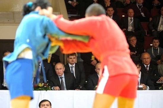 Путин поздравил сборную России по борьбе с победой на ЧМ-2018