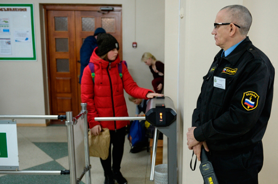 Во всех школах и вузах предлагают установить «тревожные кнопки»