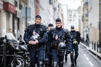 СМИ: во Франции задержали 6 человек по подозрению в подготовке нападения на Макрона