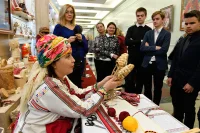 Лозоплетение – это древнейший традиционный мордовский промысел. Это ремесло изготовления плетеных изделий из лозы: домашней утвари и емкостей различного назначения, таких как короба, корзины, вазы, мебель и обувь.