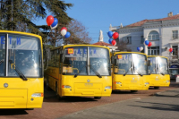 Севастополь до конца года получит 17 новых школьных автобусов
