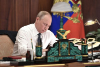 Путин переназначил Хлунова гендиректором Российского научного фонда