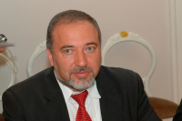 Министр обороны Израиля Либерман ушёл в отставку