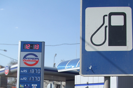 Росстат сообщил о сокращении производства бензина в октябре