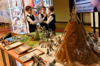 В Госдуме открыли выставку к столетию отечественного детского туризма