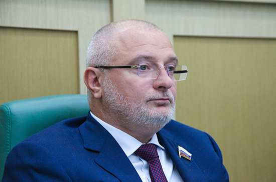 Клишас назвал спекуляцией введение Киевом военного положения после провокации на море