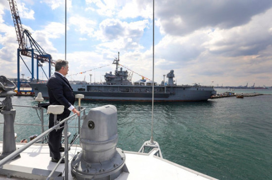 Политолог объяснил, зачем Порошенко устроил провокацию на Азовском море
