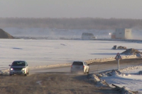 СМИ: на реке Лена возобновила работу зимняя переправа