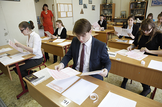 Около 655 тысяч выпускников напишут итоговое сочинение 5 декабря, сообщили в Рособрнадзоре