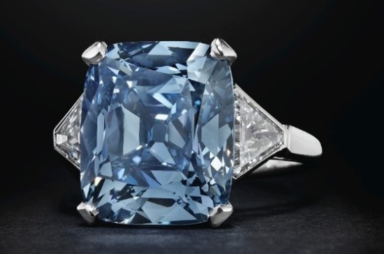 Уникальный голубой бриллиант продали за 18,3 миллиона долларов на аукционе в Нью-Йорке