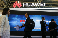 Huawei страдает за связь с Ираном и конкуренцию с Apple