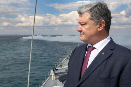Порошенко назвал началом войны инцидент в Керченском проливе