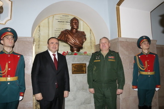 Михайловскую артиллерийскую академию украсил бюст её основателя