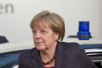 Меркель назвала демонстрации «жёлтых жилетов» во Франции частью демократии