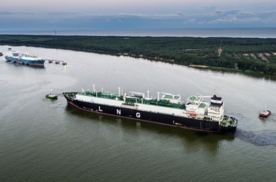 Сейм Литвы разрешил выкупить судно-хранилище сжиженного природного газа