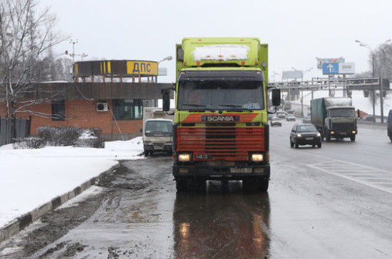 На перевозящие опасные грузы транспортные средства могут разрешить наносить товарные знаки